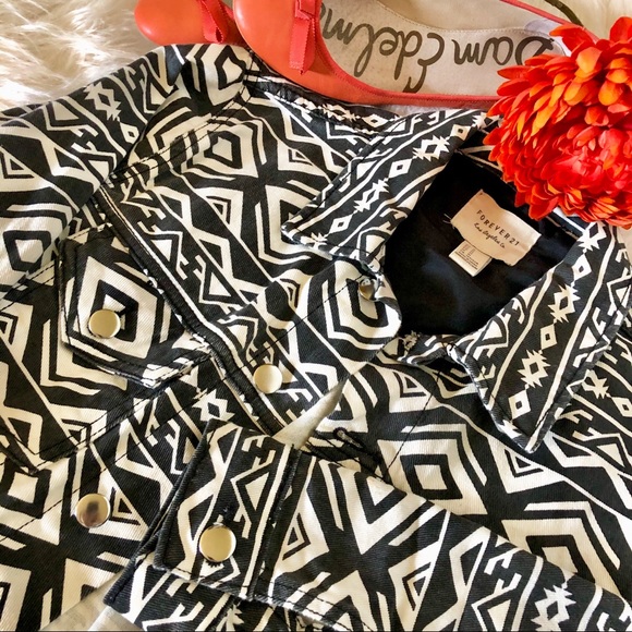 FOREVER 21 Jacket SIZE: Medium - Picture 3 of 3